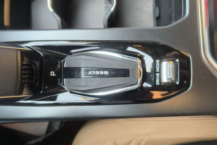 Used Geely Auto Haoyue L 2023 2.0T DCT Flagship Version
