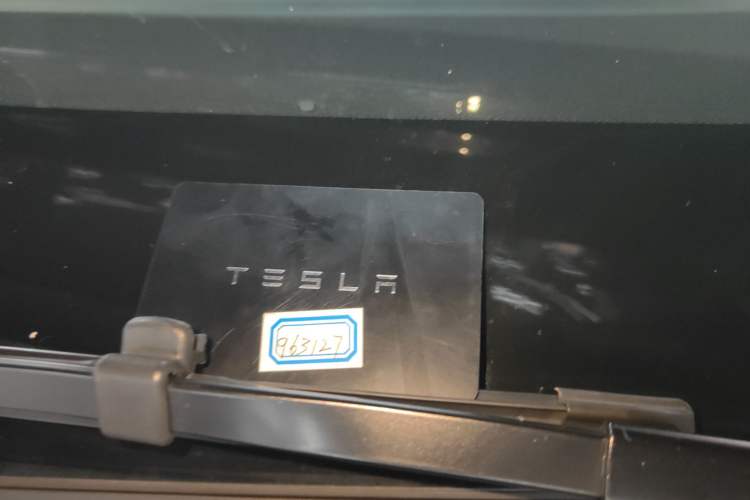 Used Tesla Model Y 2025 Rear-Wheel Drive First Edition Interior 1