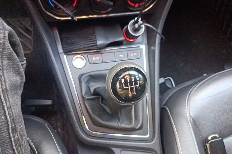 Used Volkswagen Lavida 2017 1.6L Manual Comfort Edition Gear Lever