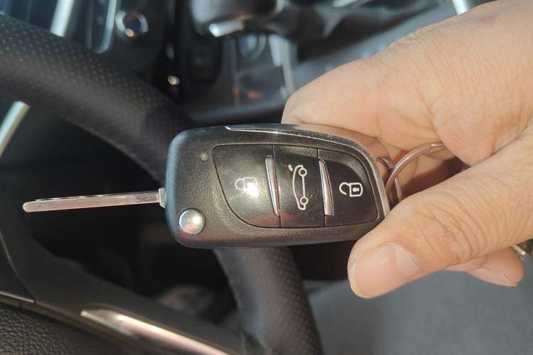 Used Buick Verano 2018 Sedan 20T Dual-Clutch Leading Model Vehicle Key