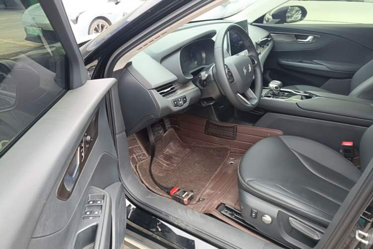 Used Hongqi E-QM5 2023 Base Travel Edition
