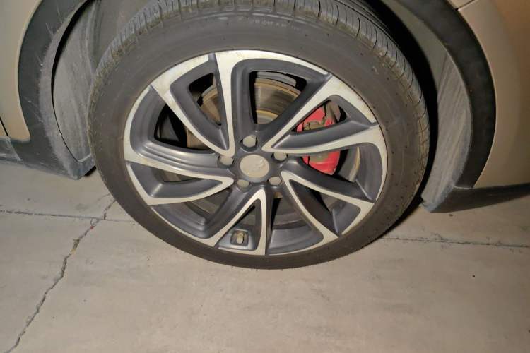 Used Geely Auto Emgrand GS 2016 Sport Edition 1.3T Automatic ZhenShang Model Right Front Wheel Hub