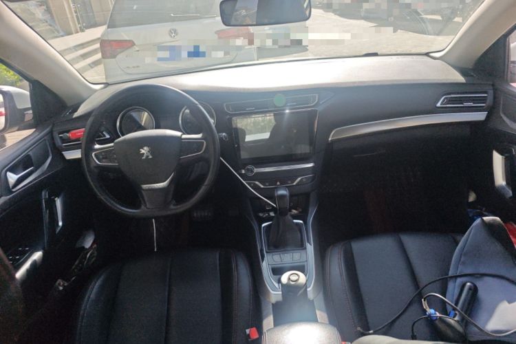 Used Peugeot 408 2015 1.2T Automatic Luxury Edition Center Console