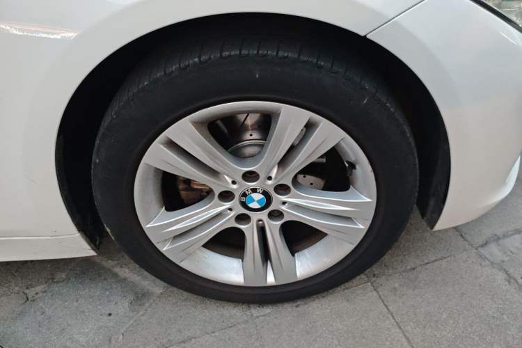 Used BMW 3 Series 2015 320i Luxury Edition Sports Design Package
