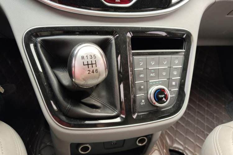 Used JAC Refine M4 2017 2.0T Manual Luxury Version Gear Lever