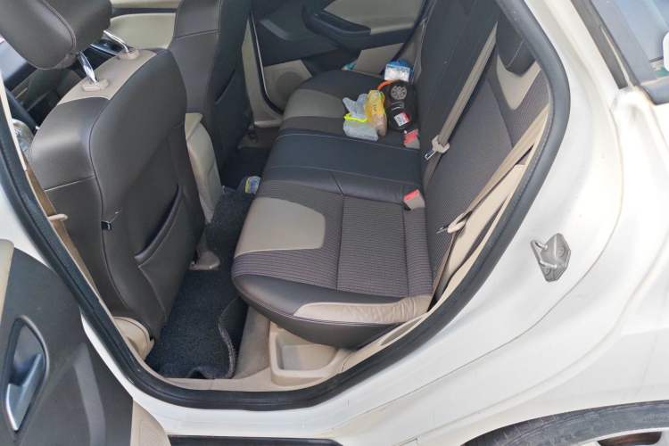 Used Ford Focus 2012 Sedan 1.6L Automatic Fashion Edition