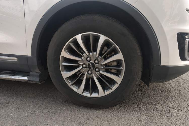 Used Lincoln Nautilus 2019 2.0T Two-Wheel Drive Luxury Edition China VI Standard Right Front Wheel Hub