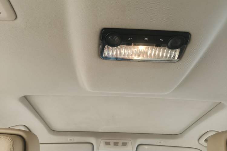 Used BMW 5 Series 2013 525Li Luxury Model
