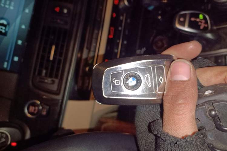 Used BMW 5 Series 2012 535Li Leading Model
