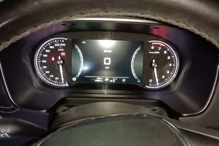 Used Roewe RX5 2016 30T Two-Wheel Drive Automatic Internet Smart Edition
