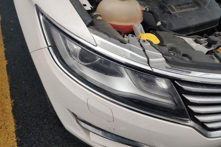 Used Lincoln MKC 2017 2.0T Two-Wheel-Drive Luxury Edition Right Front Headlight