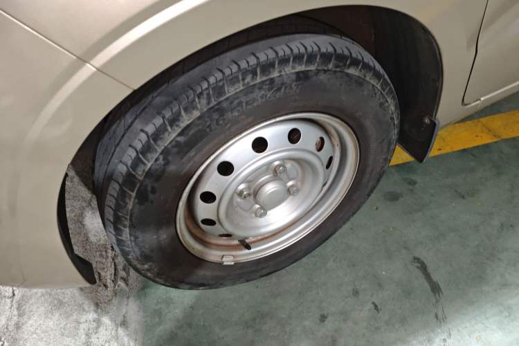 Used Wuling Hongguang V 2022 1.5L Jingqu Edition Enclosed-Window Vehicle with Electric Power Steering LAR
