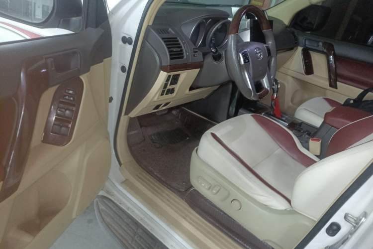 Used Toyota Land Cruiser 2014 4.0L Automatic Parallel Import Version
