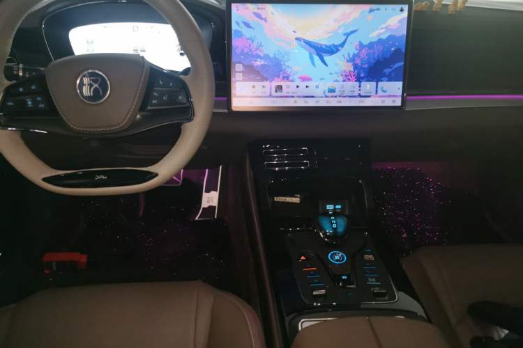 Used BYD Han 2025 DM-i 125KM Prestige Model Center Console