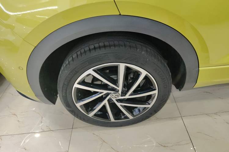 Used Volkswagen T-ROC 2023 300TSI DSG Two-Wheel Drive Starlight Edition
