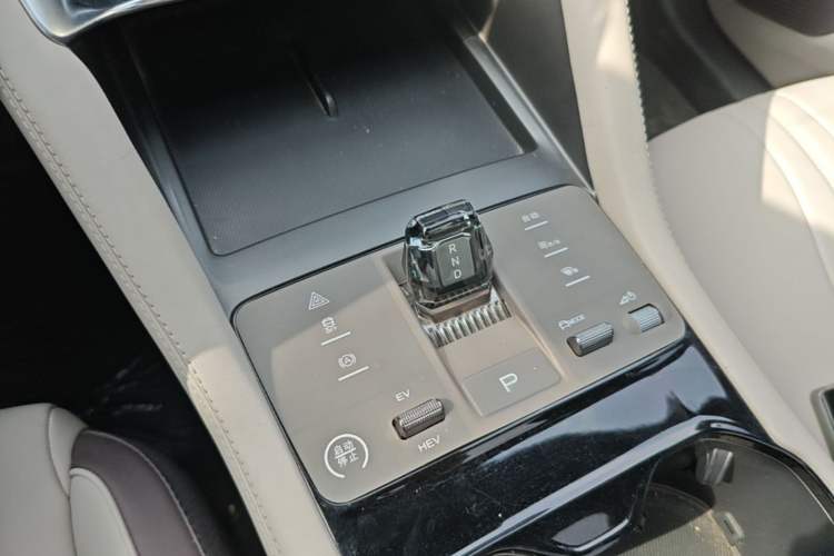 Used BYD Song PLUS New Energy 2025 DM-i 112KM Prestige Model Gear Lever