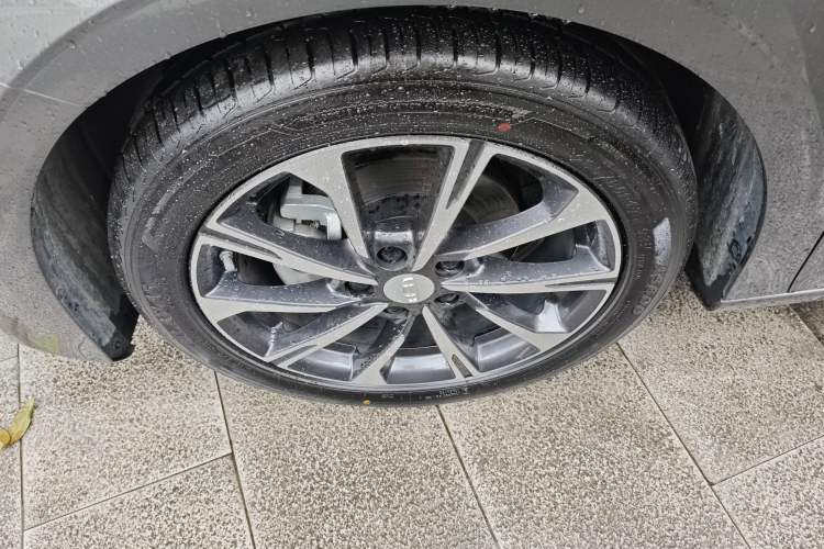 Used Geely Auto Emgrand 2025 4th Generation 1.5L CVT Luxury Version Left Front Wheel Hub