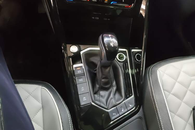 Used Volkswagen Tayron 2023 280TSI Two-Wheel-Drive Luxury Plus Advanced Version Gear Lever
