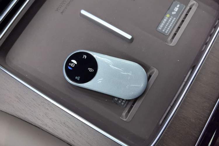 Used Hima AITO M9 2025 Extended-Range Max Version 52 kWh 6-Seater Edition Interior 1