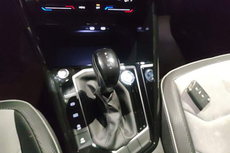 Used Volkswagen Tayron X 2020 330TSI Two-Wheel Drive Luxury Smart Connectivity Version Gear Lever