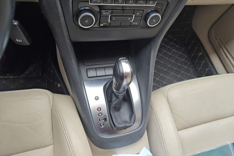 Used Volkswagen Golf 2012 1.4TSI Automatic Luxury Edition
