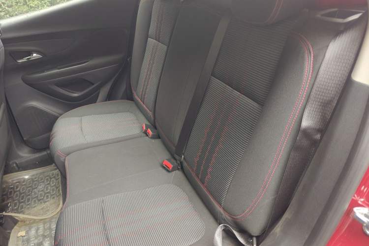 Used Buick Encore 2018 18T Automatic Two-Wheel Drive Urban Fashion Model Left Rear Seat