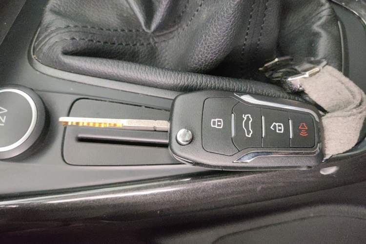 Used Ford Focus 2017 Sedan 1.6L Manual Fashion Edition Smart Drive Version Vehicle Key