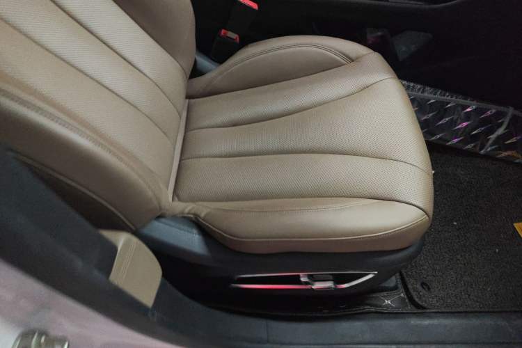 Used Geely Auto Emgrand GT 2018 1.5T MHEV Yaozun Edition Right Front Seat