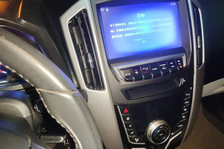 Used Luxgen U6 SUV 2014 1.8T Fashion Edition Audio And AC Panel