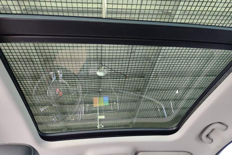 Used Roewe RX5 2018 20T Two-Wheel Drive Automatic Flagship Edition Headliner