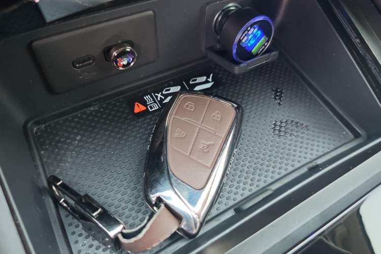 Used Buick Envision 2025 Encore Plus Four-Wheel Drive Avenir Vehicle Key