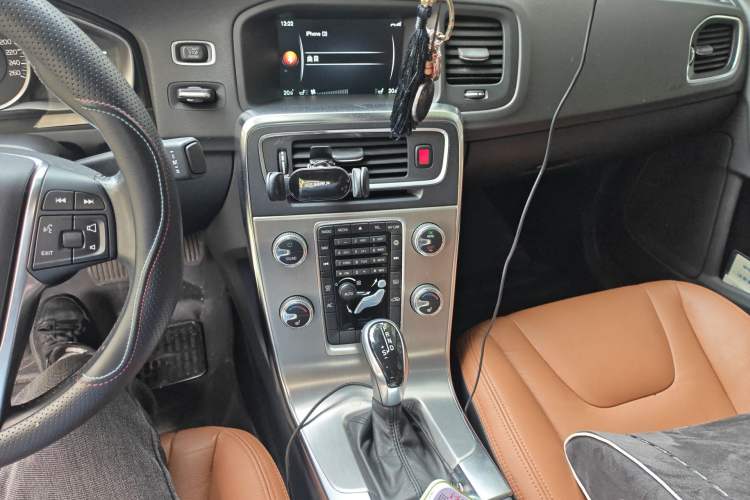 Used Volvo S60 2014 S60L 2.0T Zhiyuan Edition Audio And AC Panel