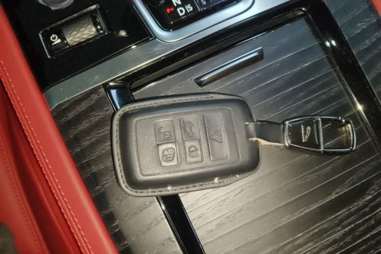 Used Jaguar XFL 2023 XFL 2.0T P250 Two-Wheel-Drive Elite Sport Gold Edition
