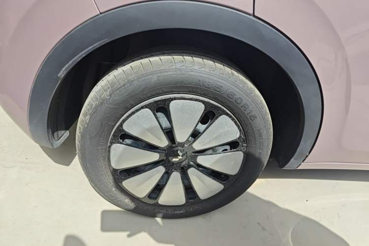 Used Wuling Bingo 2023 333 km Lingxi Connected Version Right Rear Wheel Hub
