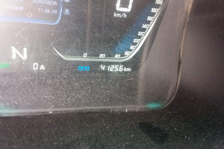 Used Sunlong DST 5 2021 All-Electric Van with 41.86 kWh Odometer Close Up