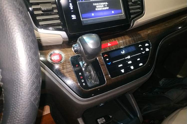 Used Honda Odyssey 2015 Revised 2.4L Luxury Edition
