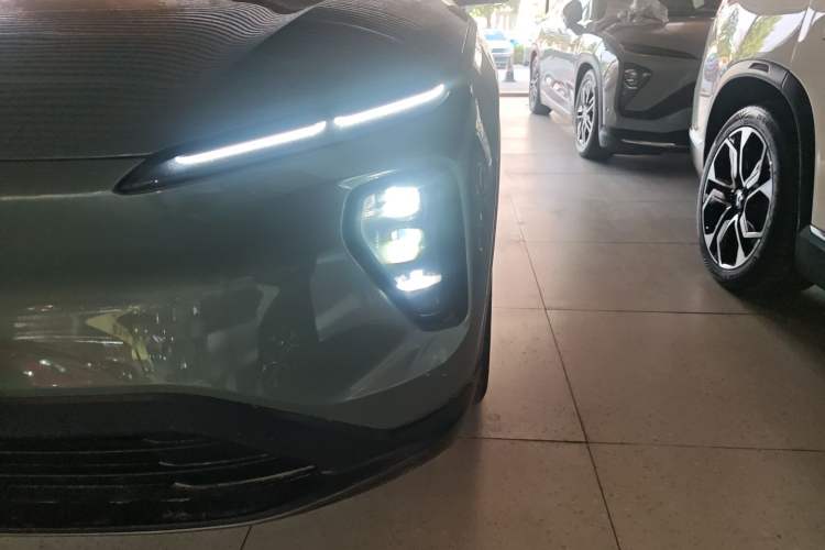 Used Nio ES6 2023 75 kWh Left Front Headlight