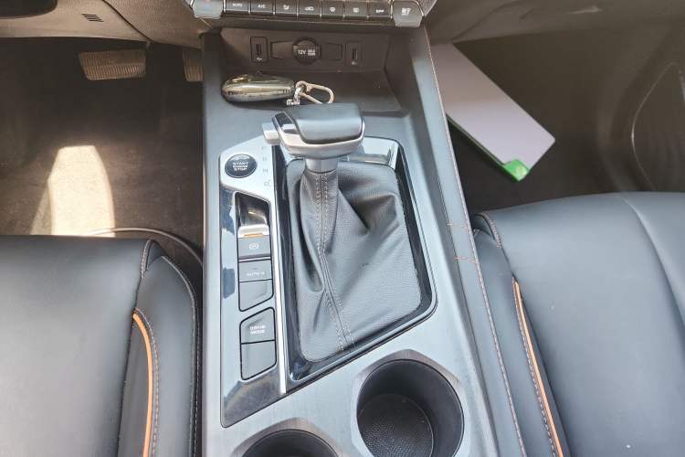 Used CHANGAN OSHAN X7 PLUS 2022 1.5T Blue Whale Edition Automatic Prestige 7-Seater Gear Lever