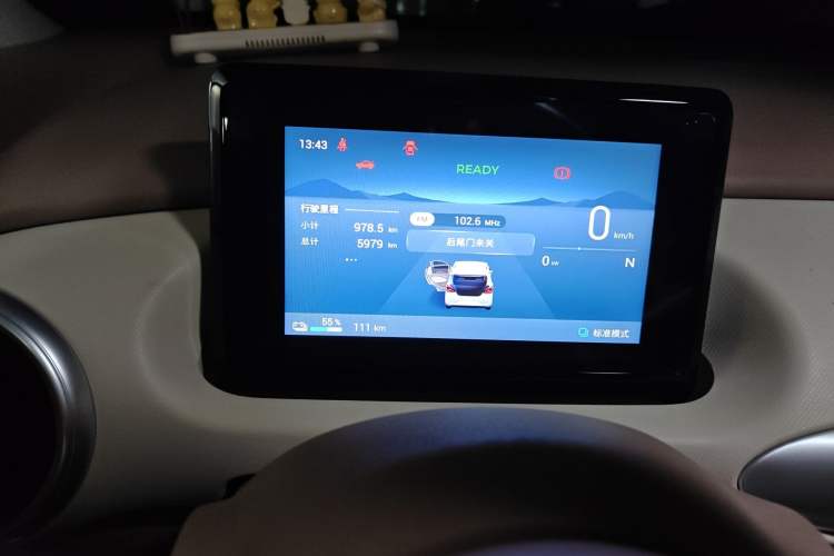 Used Wuling Hongguang MINIEV 2025 Four-Door Version Advanced Edition Odometer Close Up