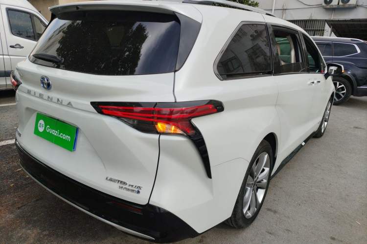 Used Toyota SIENNA 2021 2.5L Hybrid Ultimate Edition Rear Right 45 Deg