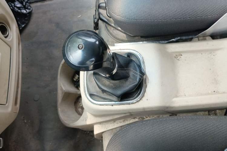 Used CHANGAN KAICHENG Ruixing M80 2018 1.5L Comfort Version Flat-Top Liftback 4G15S Gear Lever