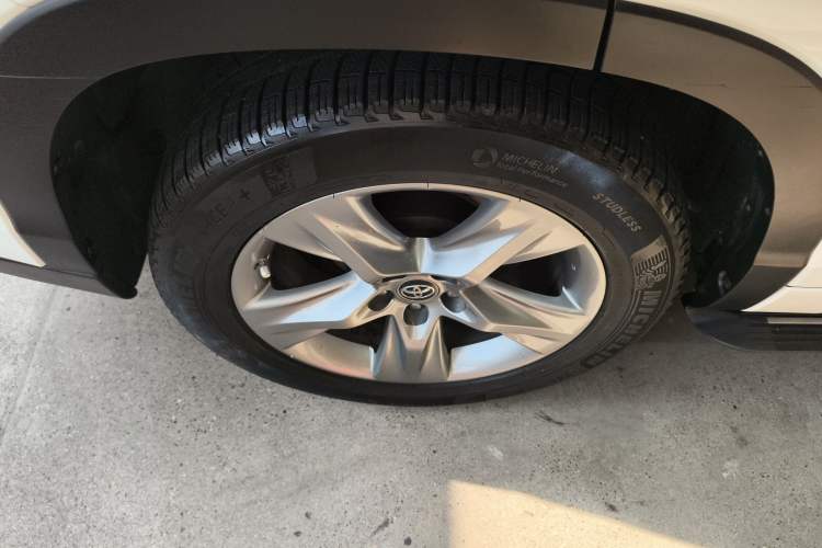 Used Toyota Highlander 2018 2.0T Four-Wheel Drive Luxury Edition 7 Seats China V Emission Standard
