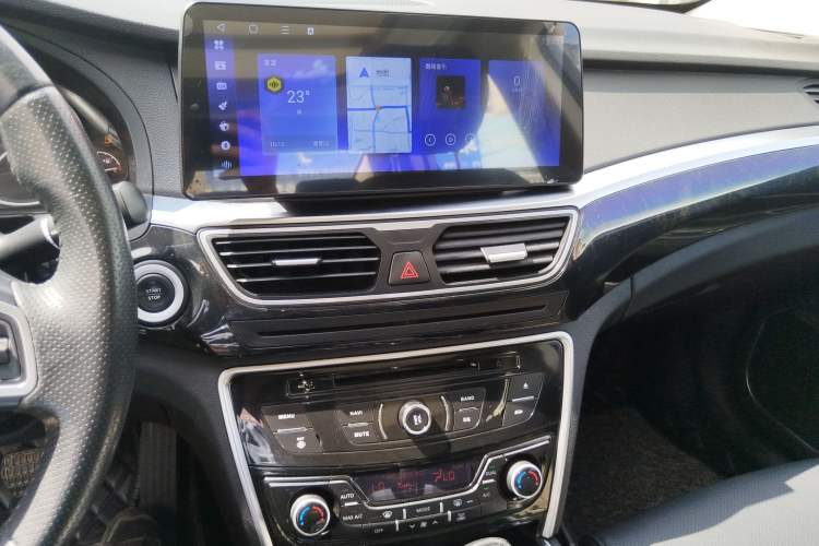 Used Geely Auto Emgrand GT 2016 1.8T Comfort Model Audio And AC Panel