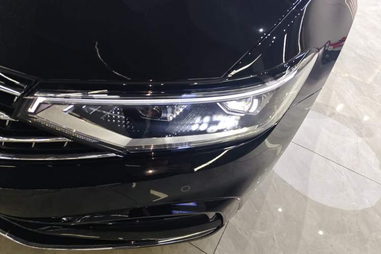 Used Volkswagen Magotan 2026 30 Million Vehicles Selected Model 380TSI DSG Luxury Edition Left Front Headlight