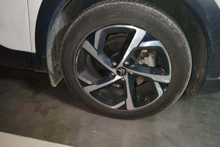 Used Citroen C5 AIRCROSS 2017 350THP Fashion Edition Right Front Wheel Hub