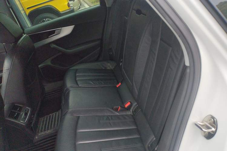 Used Audi A4L 2018 30th Anniversary Edition 40 TFSI Fashion Model Left Rear Seat