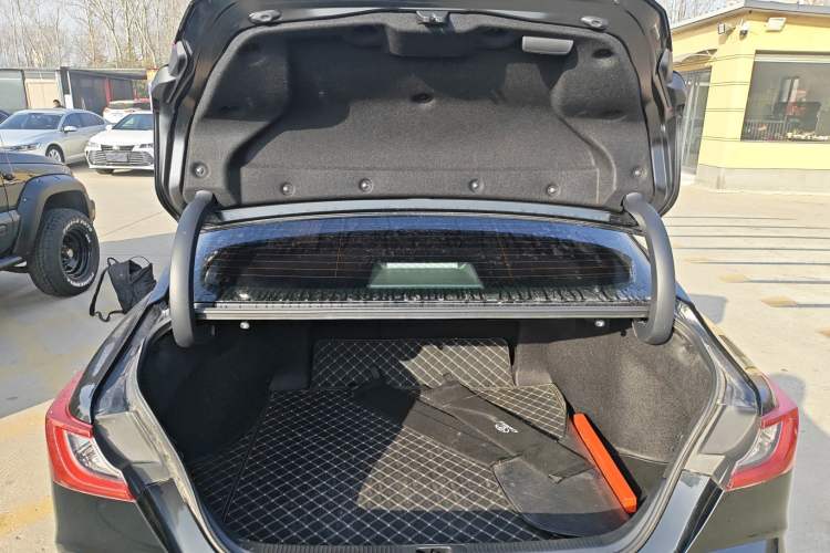 Used Toyota Camry 2024 Dual-Motor 2.0 HGVP Luxury Edition
