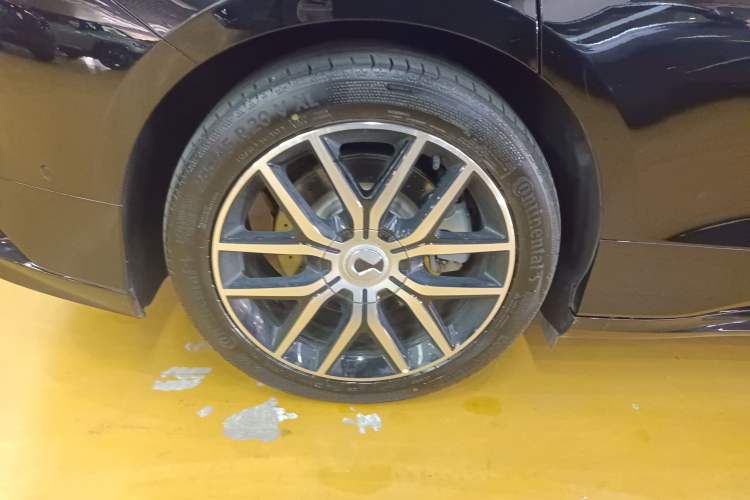 Used Denza Z9 2024 1100 km Four-Wheel Drive Max Version
