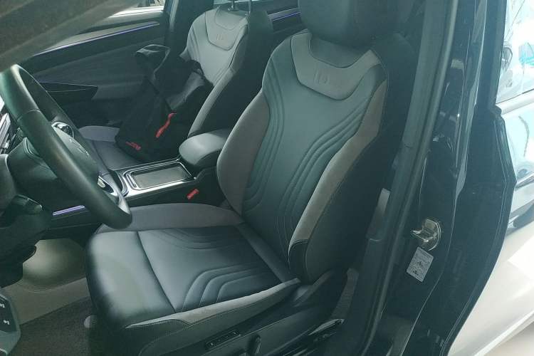 Used Volkswagen ID.4 CROZZ 2022 Long-Range PRO Edition Left Front Seat