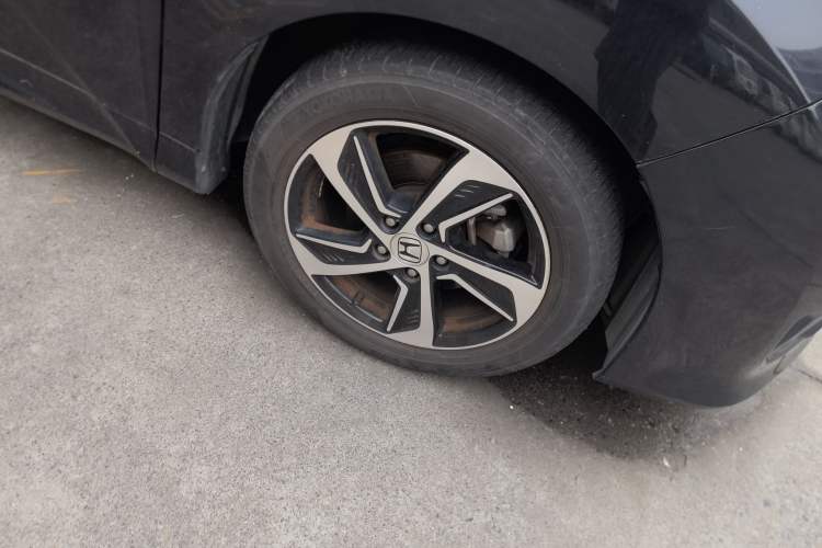 Used Honda Odyssey 2017 2.4L Luxury Edition Right Front Wheel Hub